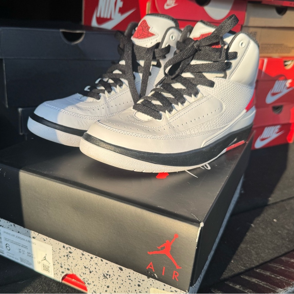 Nike Air Jordan 2 Retro OG Chicago Red Black (2022)